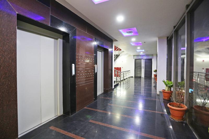 Capital O Surabhi Elite Near Miraj Cinemas - Shalini Shivani Hotel Hyderabad