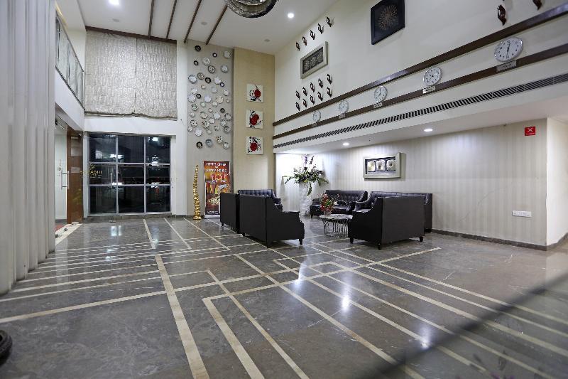 Hotel Capital O Surabhi Elite Near Miraj Cinemas - Shalini Shivani 3*