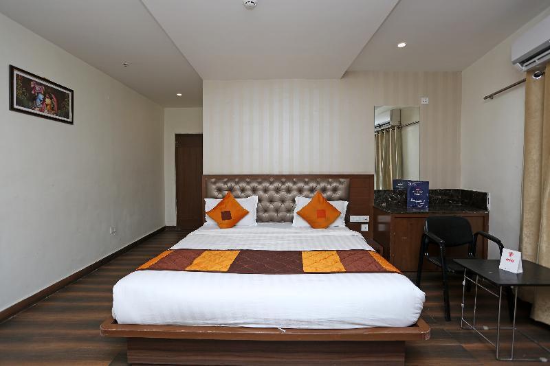 Capital O Surabhi Elite Near Miraj Cinemas - Shalini Shivani Hotel 3*