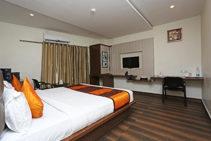 Hotel Capital O Surabhi Elite Near Miraj Cinemas - Shalini Shivani Hyderabad