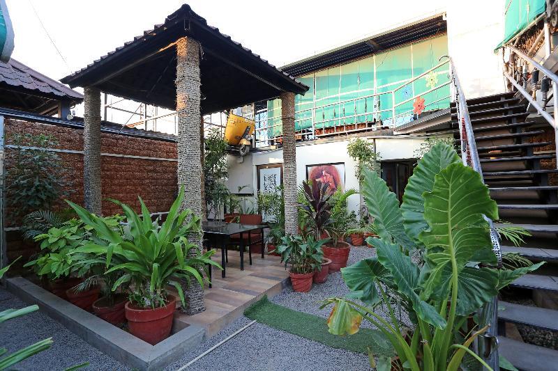 Capital O Surabhi Elite Near Miraj Cinemas - Shalini Shivani Hyderabad