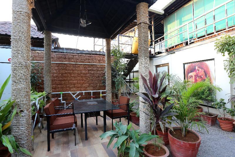 Capital O Surabhi Elite Near Miraj Cinemas - Shalini Shivani Hotel