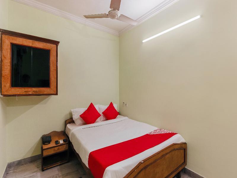 Oyo Flagship 23191 Raj Madan Ameerpet Hotel
