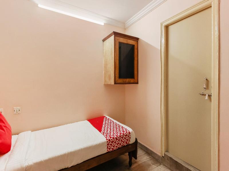 Oyo Flagship 23191 Raj Madan Ameerpet Hotel