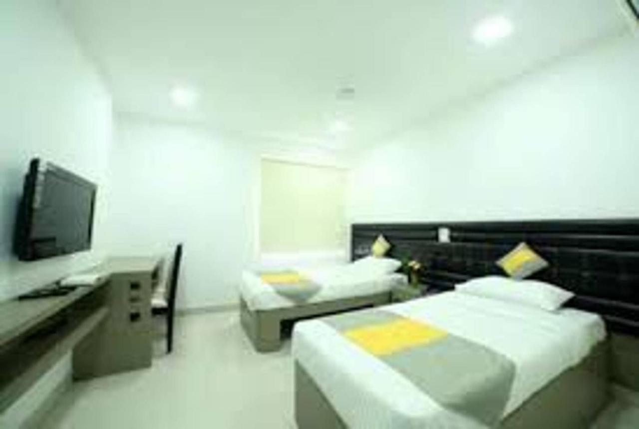 Cosy With Private Bath And Work Desk Guest house Hyderabad
