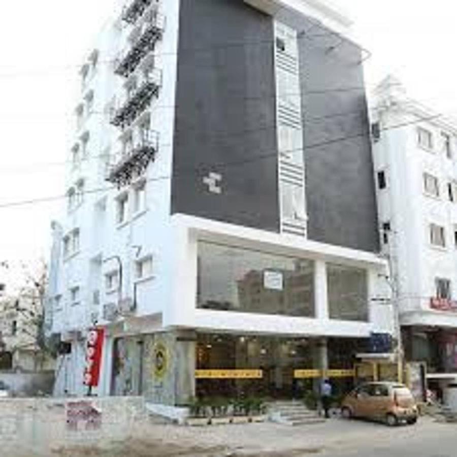 Cosy With Private Bath And Work Desk Guest house Hyderabad