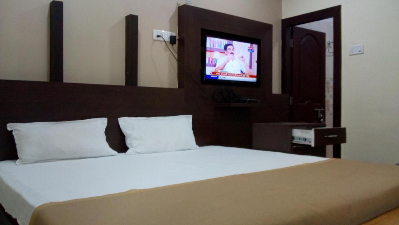 Hotel Divya *