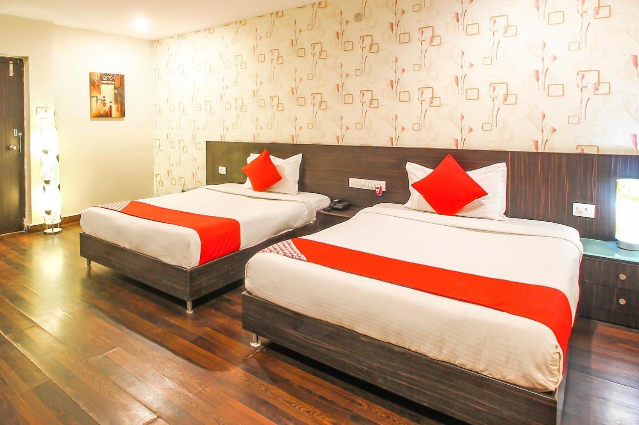 Vaccinated Staff - Capital O 18592 M Hotel Hyderabad
