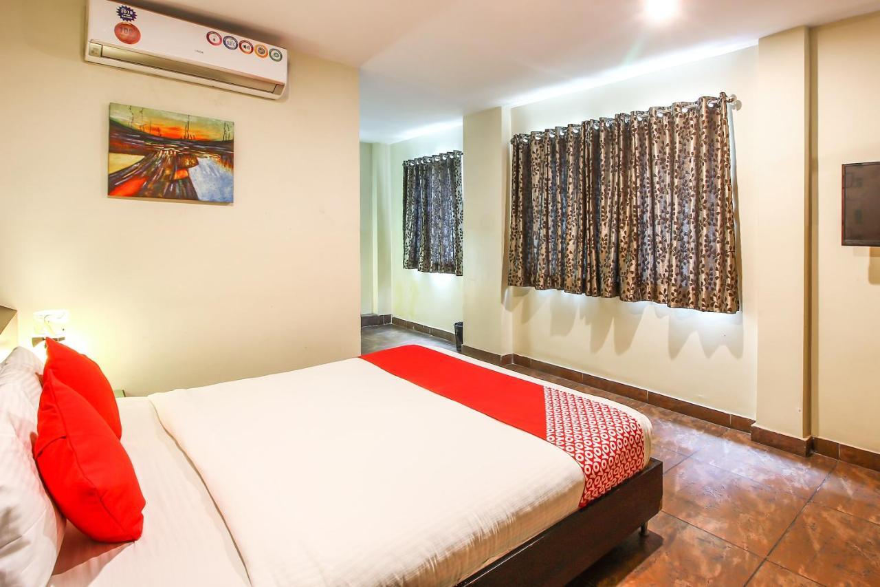 Hotel Vaccinated Staff - Capital O 18592 M