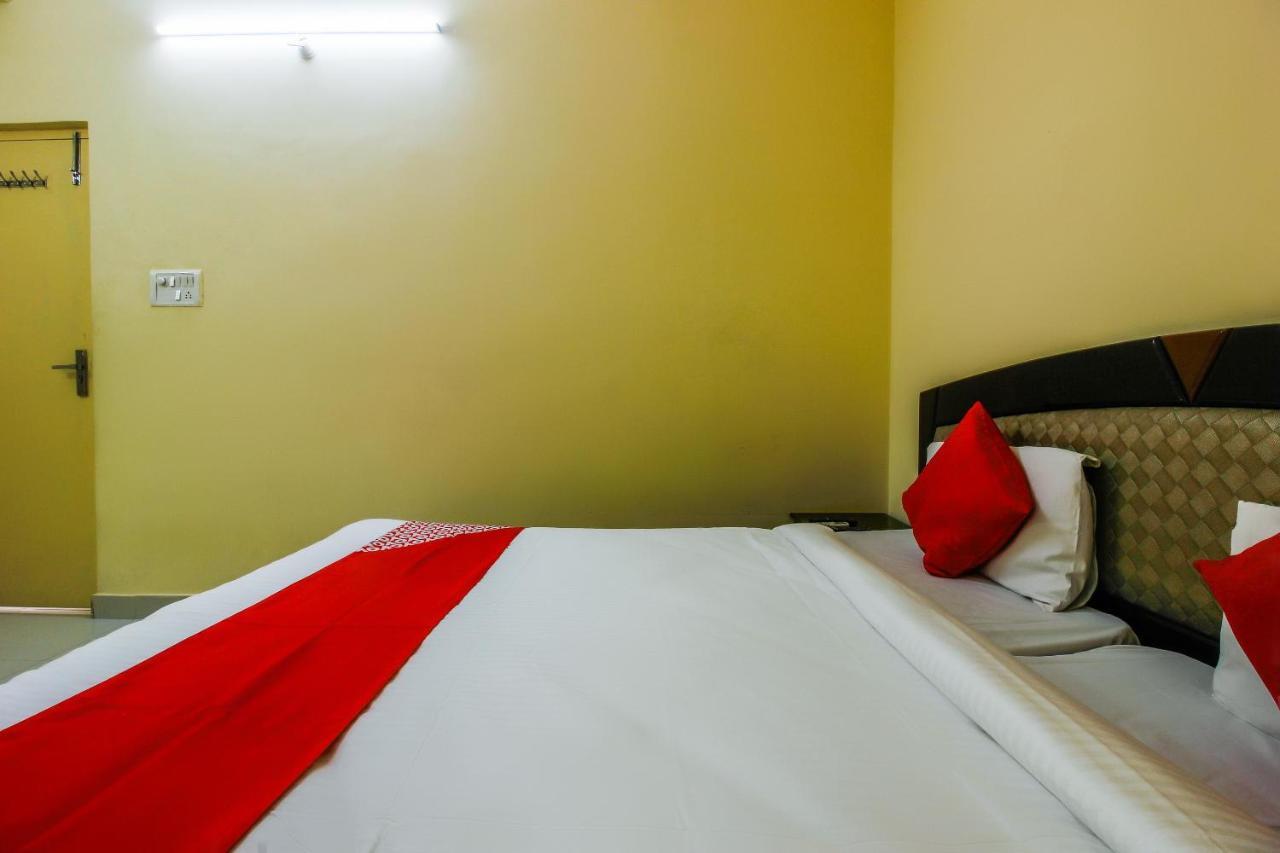 Oyo 65476 Durga Homes Hotel 3*