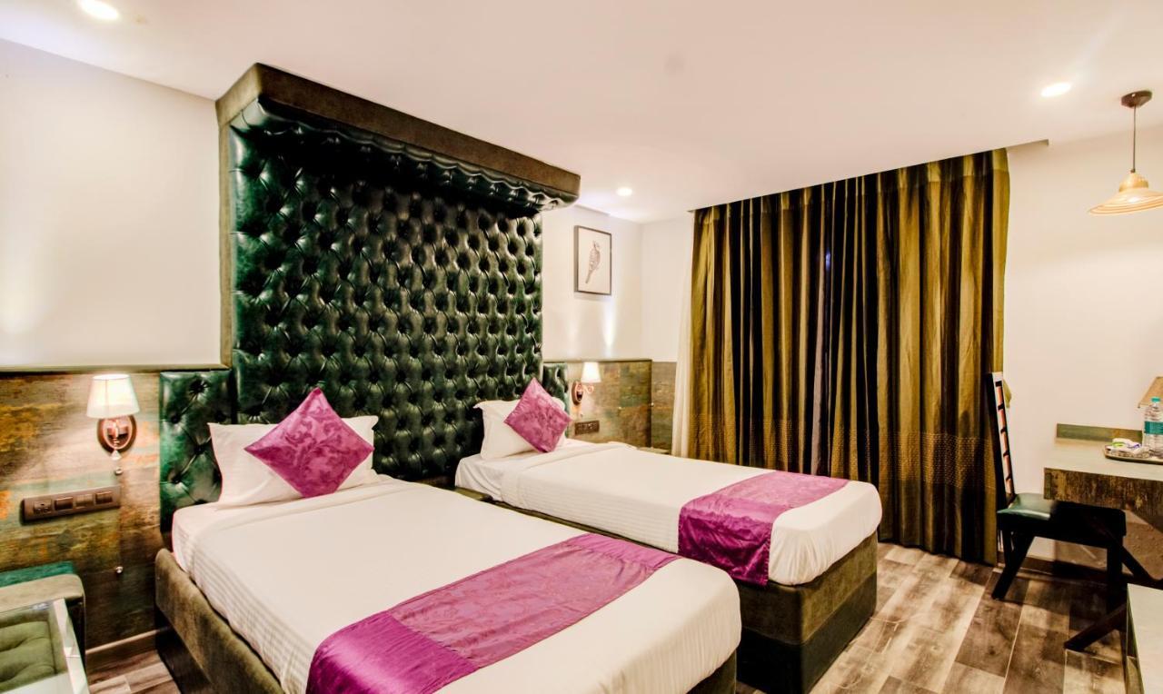 Treebo Tryst F One Park Front Hotel