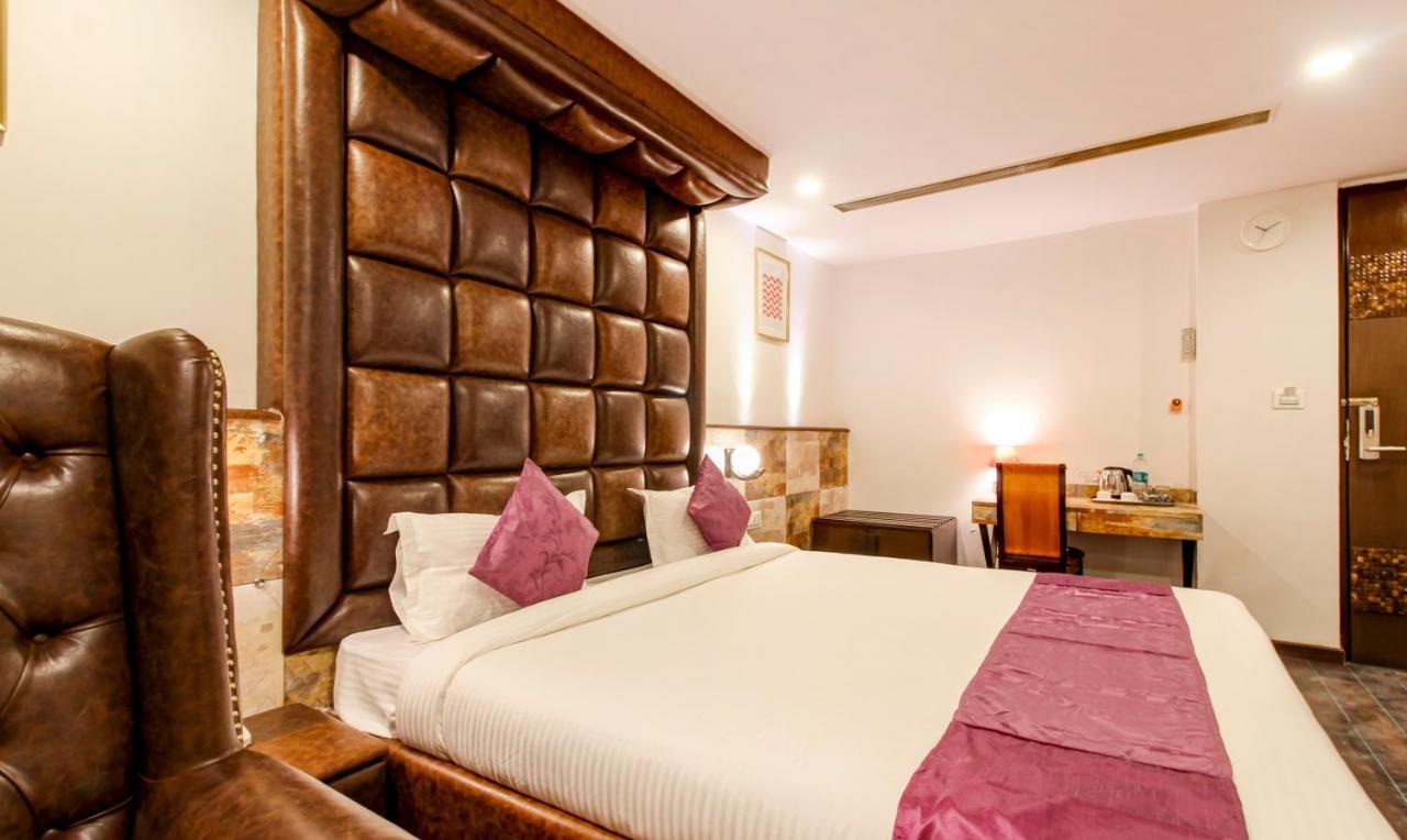 Treebo Tryst F One Park Front Hotel 3*