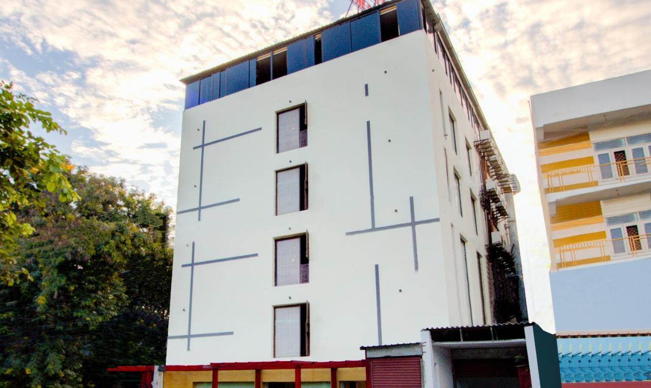 Treebo Tryst F One Park Front Hotel