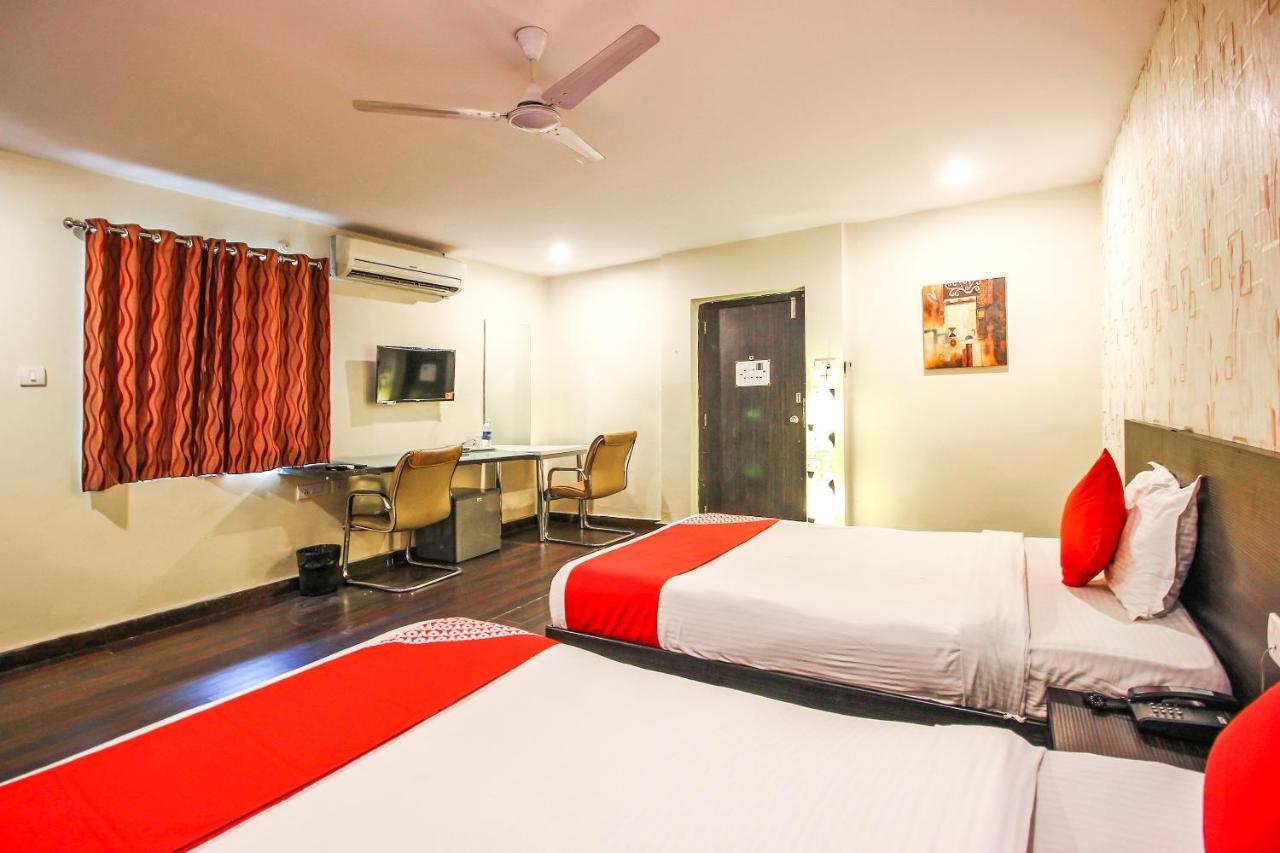 Hotel Vaccinated Staff - Capital O 18592 M Hyderabad
