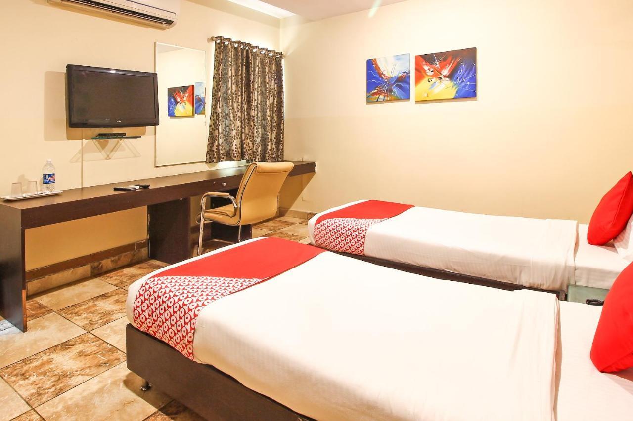 Hotel Vaccinated Staff - Capital O 18592 M Hyderabad