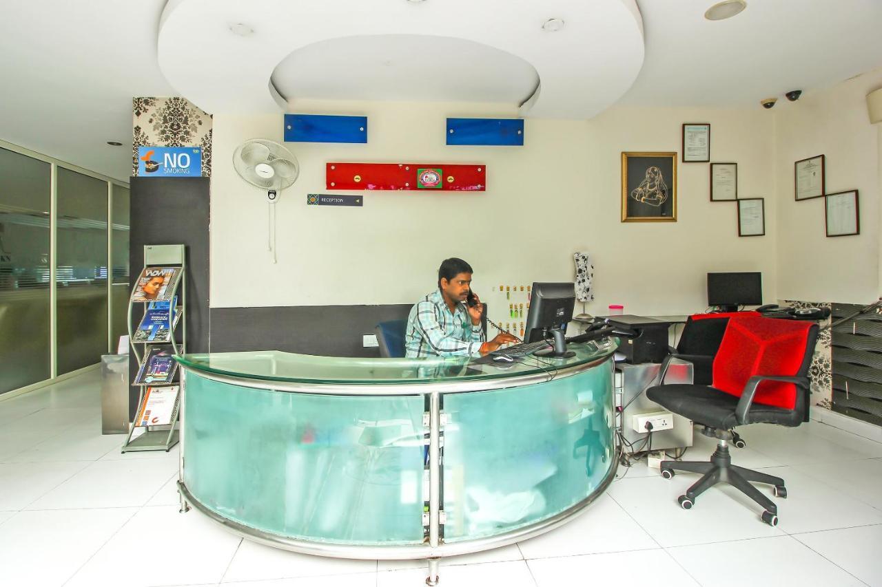 Vaccinated Staff - Capital O 18592 M Hotel 3*