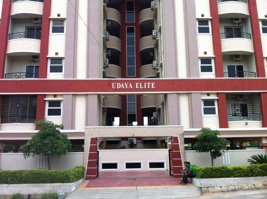 Vaccinated Staff - Oyo 11400 The Down Town Suites 3* Hyderabad