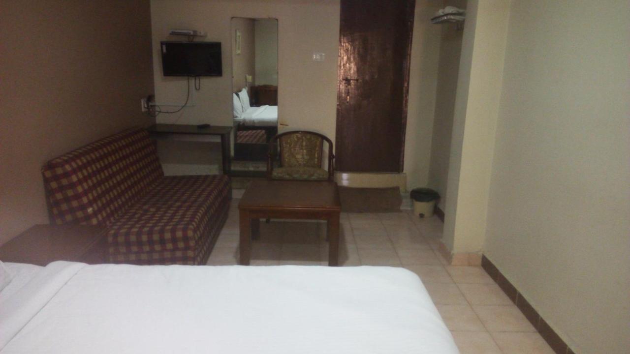 Hotel Collection O 5072 Padmini