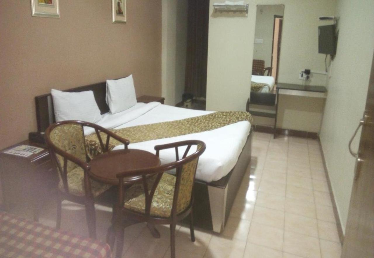 Hotel Collection O 5072 Padmini 3*