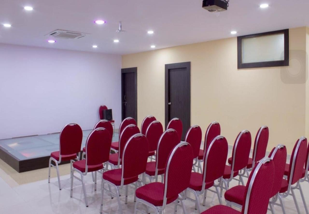Hotel Collection O 5072 Padmini Hyderabad