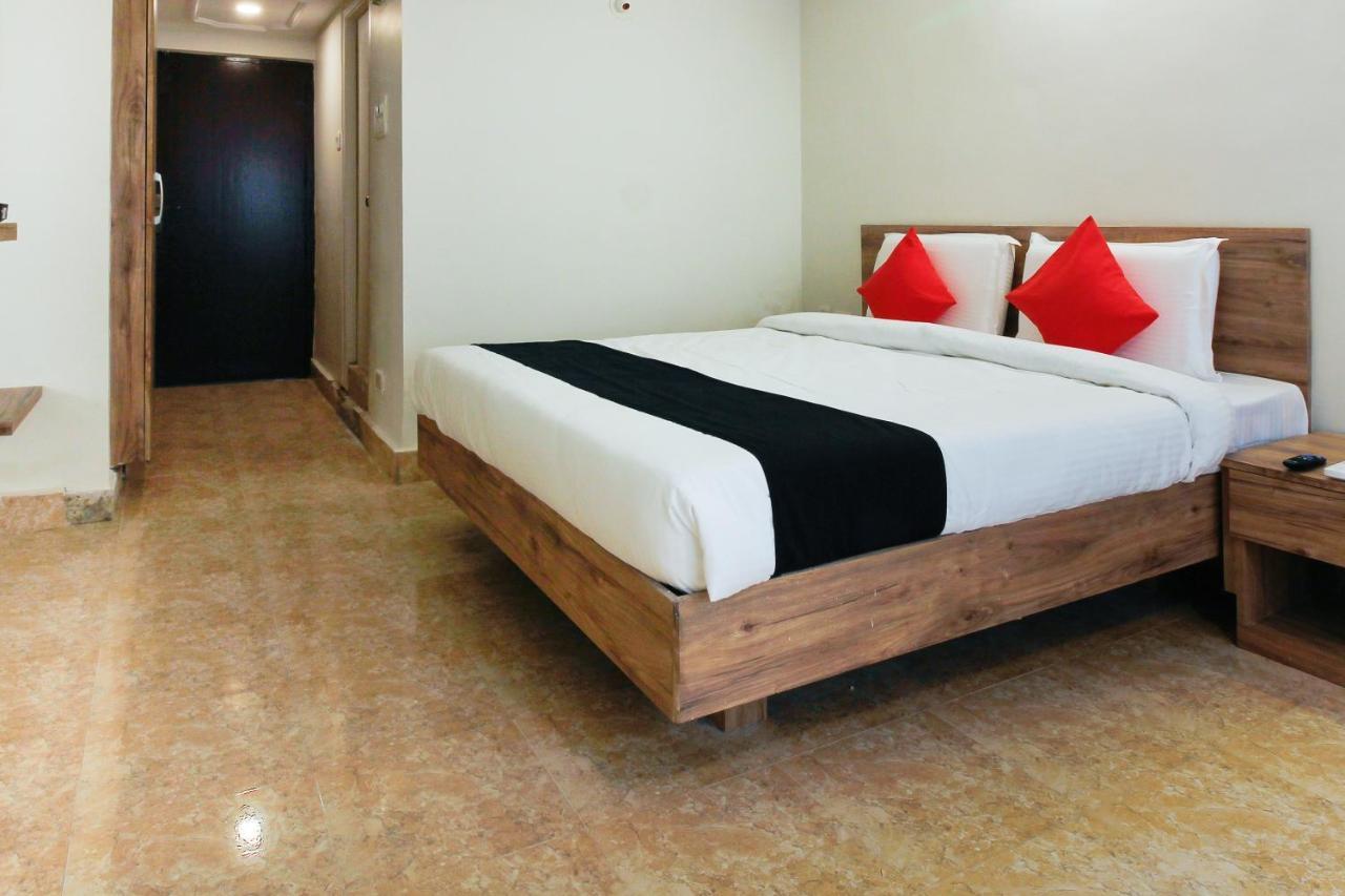 Capital O Sri Suprabhat Grand Near Kachiguda Railway Station Hotel 3*