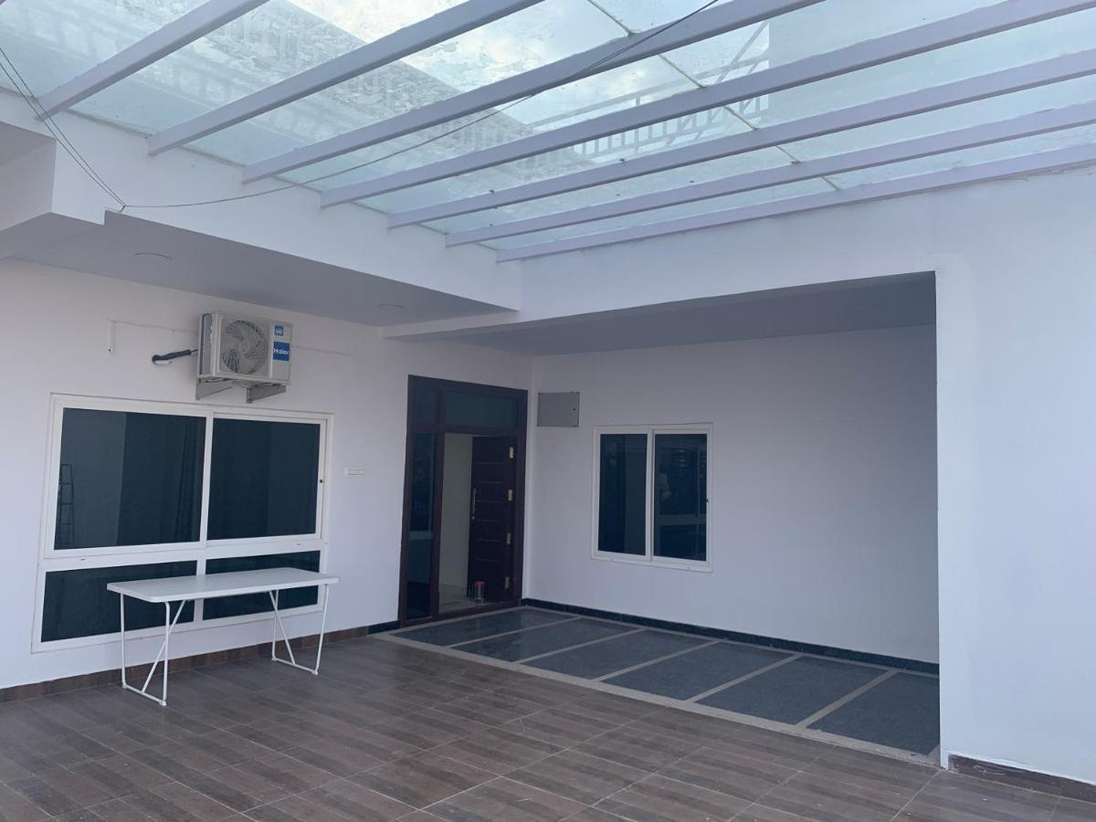 Urban Nest - Kokapet Apartment