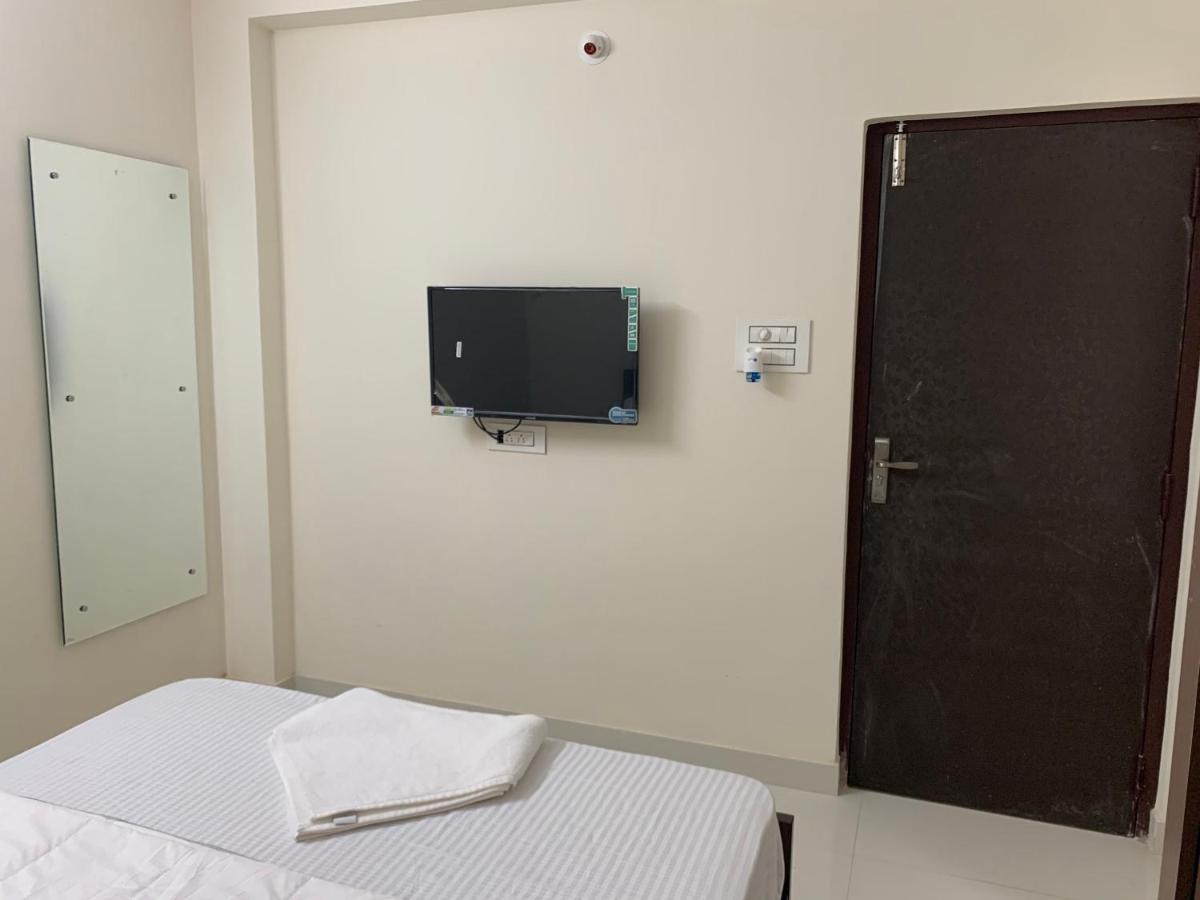 Urban Nest - Kokapet Apartment *