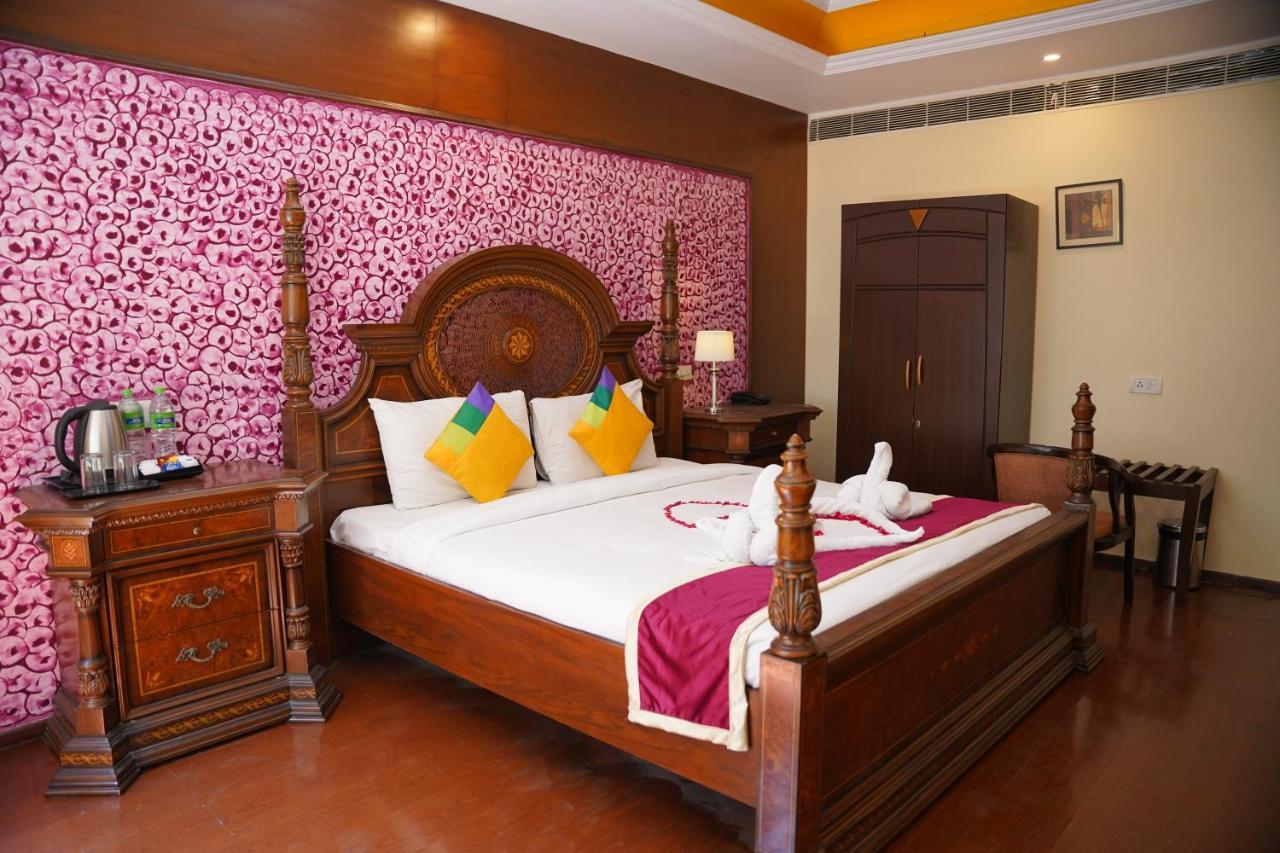 The Grand Plaza Hotel 3*