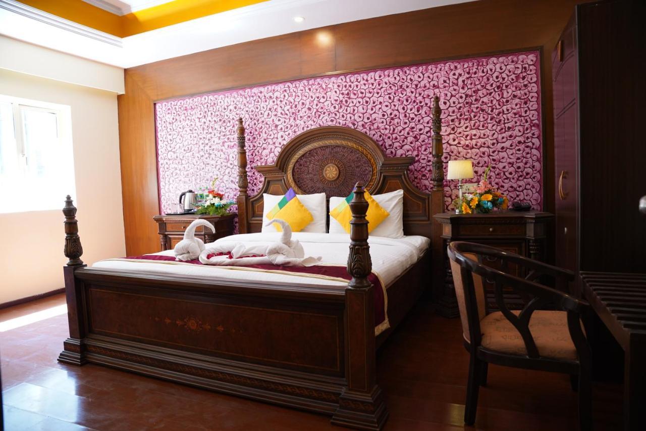 Hotel The Grand Plaza