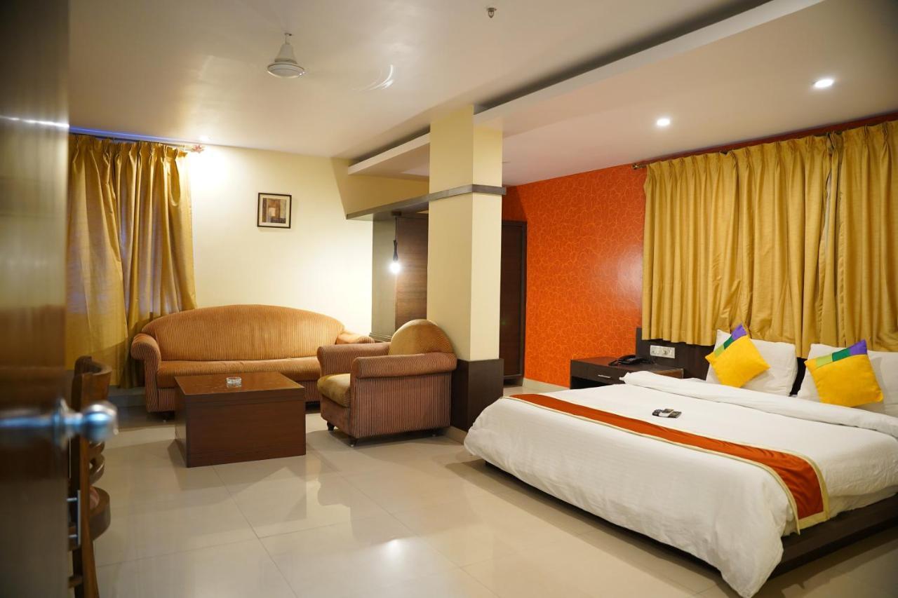 Hotel The Grand Plaza 3*