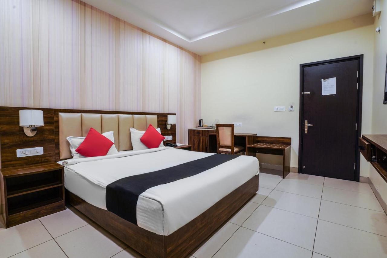Capital O 71843 Grand Sindhura Hotel 3*