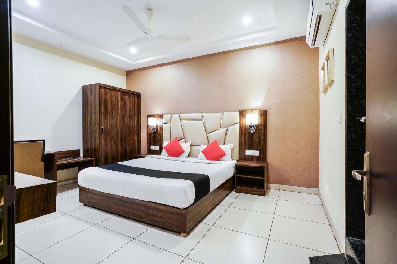Hotel Capital O 71843 Grand Sindhura 3*