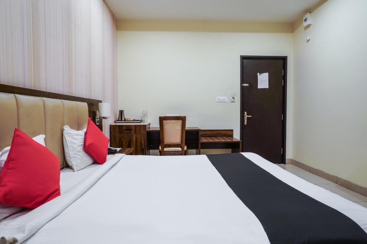Hotel Capital O 71843 Grand Sindhura 3*