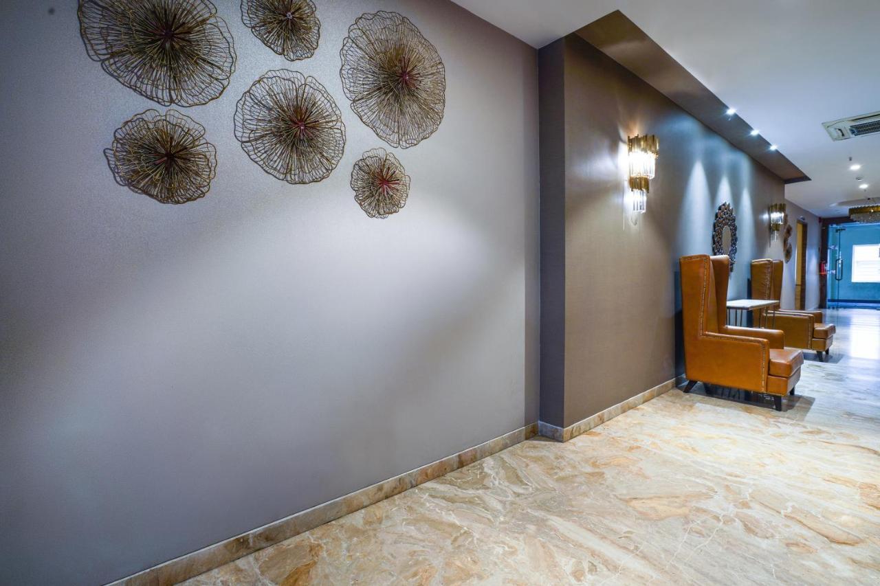 Capital O 71843 Grand Sindhura Hotel