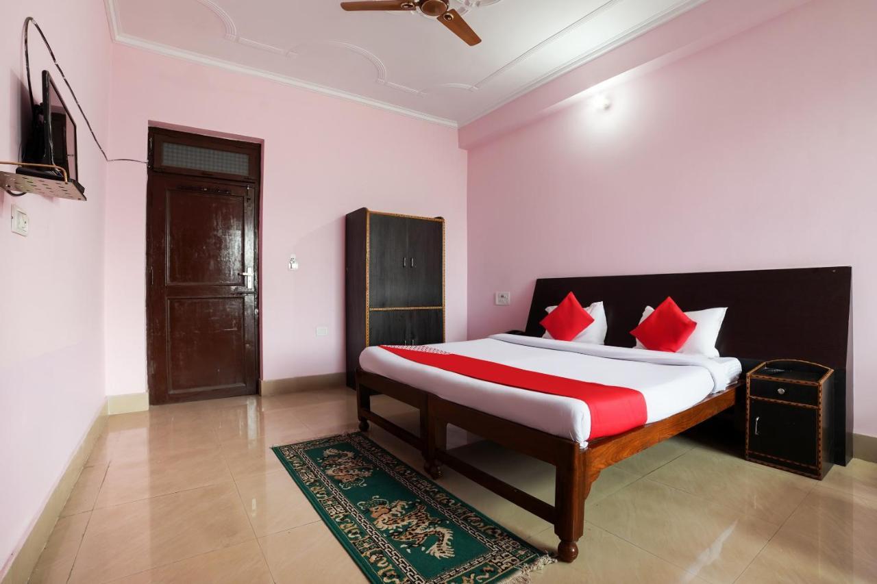 Oyo 72767 Sri Sai Krupa 3*