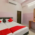 Oyo 22085 Raj Banjara White House