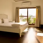 Bridge Service Apartment