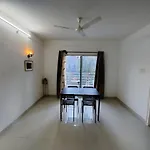 Nk Homes -Serviced Apartments - 2 Bhk Homestay, Fast Wifi, Fully Furnished