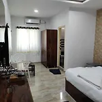 Hotel O R Square