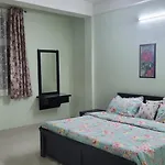 Vazeer Residency
