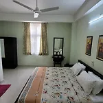 Vazeer Residency