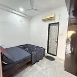 Guhan Homestay- 2Bhk Serviced Apartments - Full Furnished & Full Kitchen, Wifi & Balcony