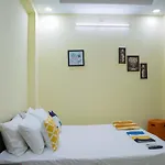 Hotel Yellow Bells