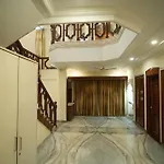 Hotel Kp Suites Metro