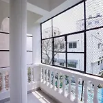 Luxury Room @ Banjarahills Near Care Hospitals