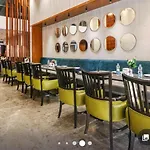 The Svm Hotel- Free Lavish Buffet Breakfast