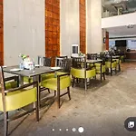 The Svm Hotel- Free Lavish Buffet Breakfast