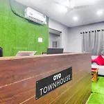 Townhouse Lavish Oak