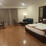 Hotel Luxury Residents - Family Friendly Hotel, Free Shuttle