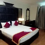 Hotel Luxury Residents - Family Friendly Hotel, Free Shuttle